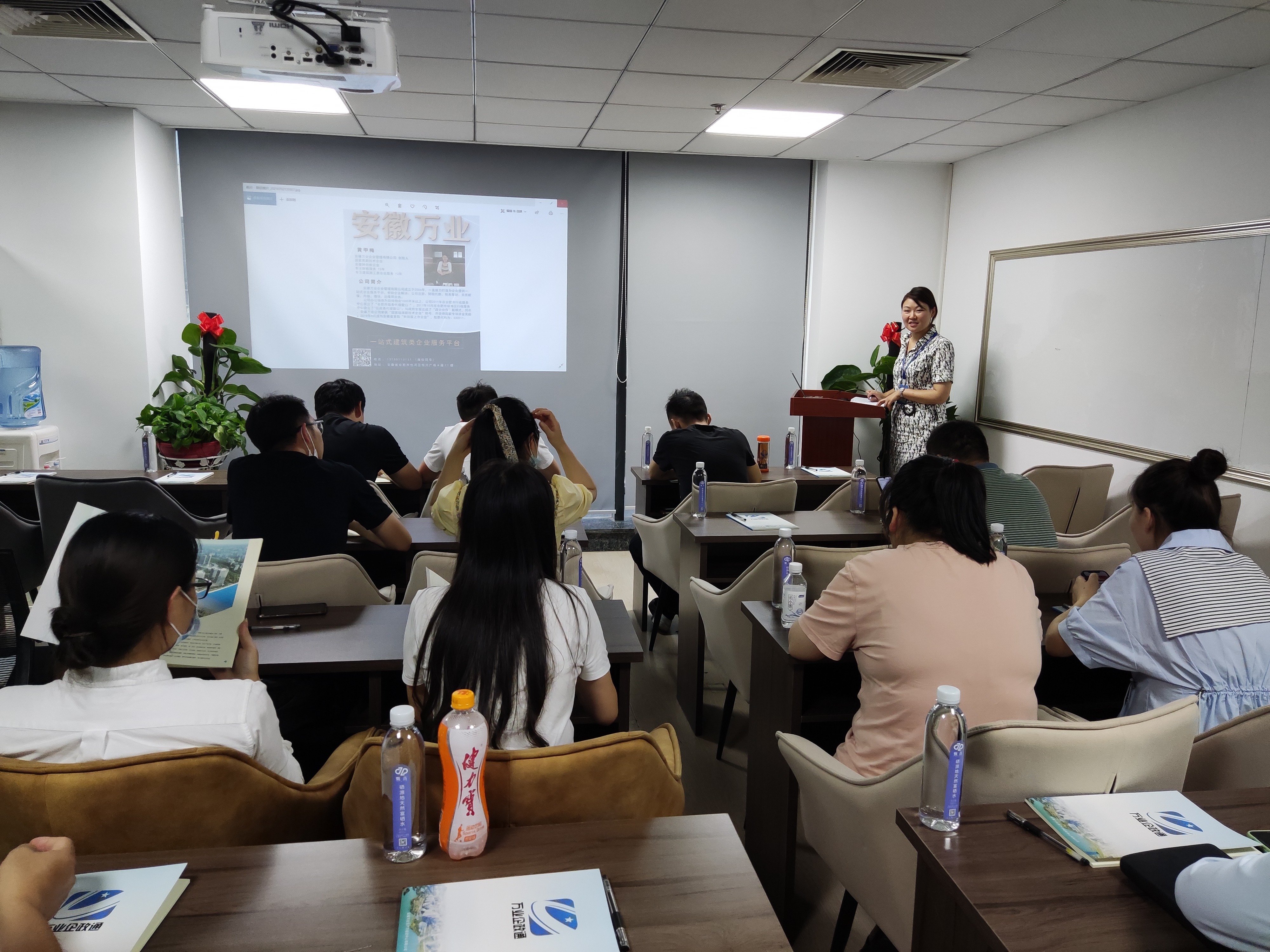 安徽萬(wàn)業(yè)《建筑企業(yè),如何突破重圍》公益講座圓滿結(jié)束